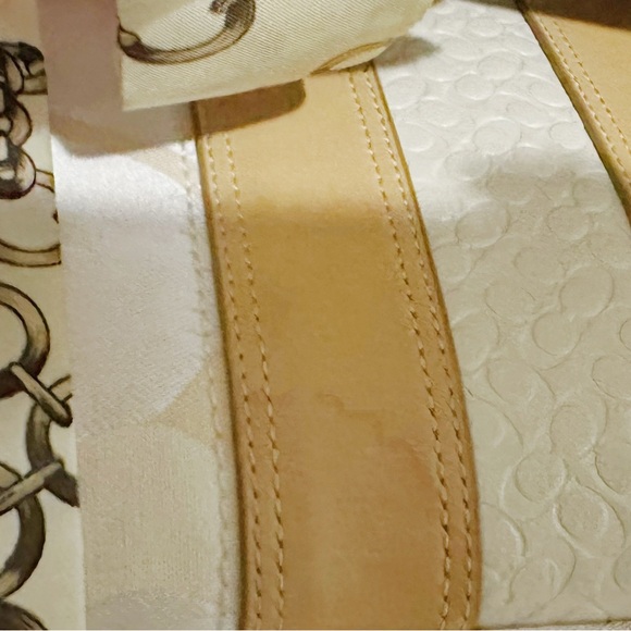 Vintage style Coach soho shoulder Bag Cream and Tan tote Women's Bag - Picture 14 of 15